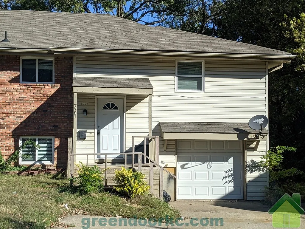 7701 Kessler Ln — Photo 1