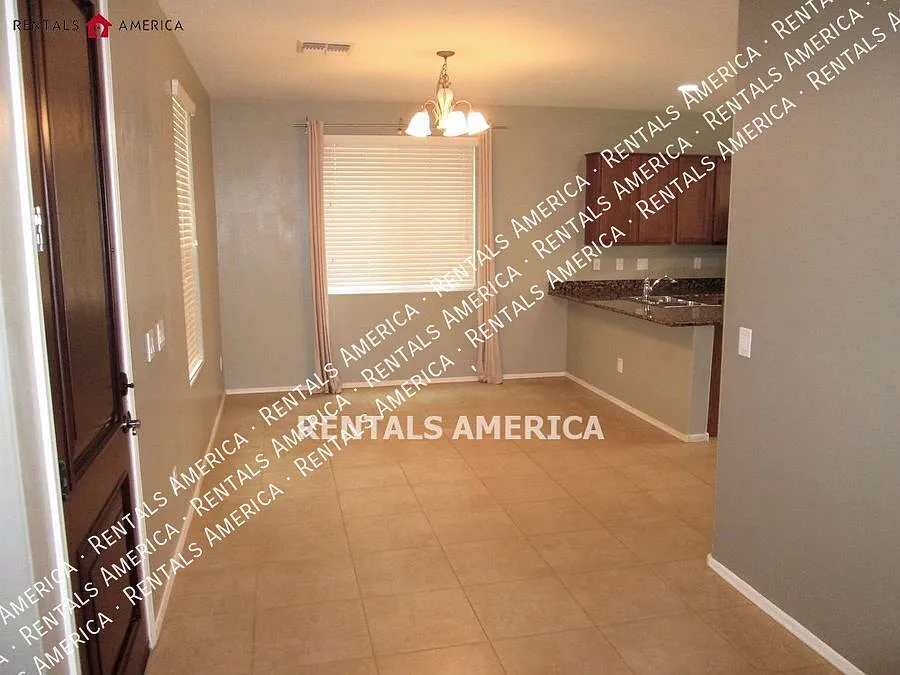 3 bed, 2.5 bath, 1500 sqft, $1,950 — Photo 2