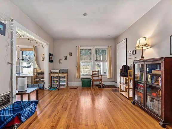 5th image of 421 Stinard Ave APT 1S