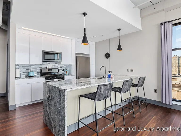 The Leonard Luxury Apartments — Photo 69