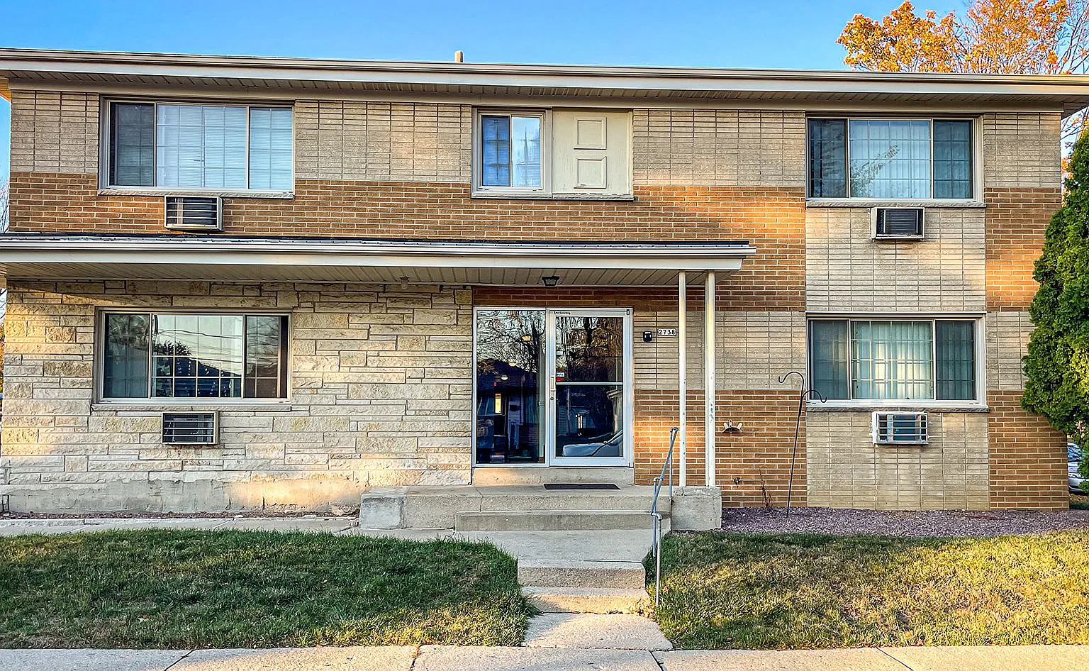 2738 Bolivar — Photo 1