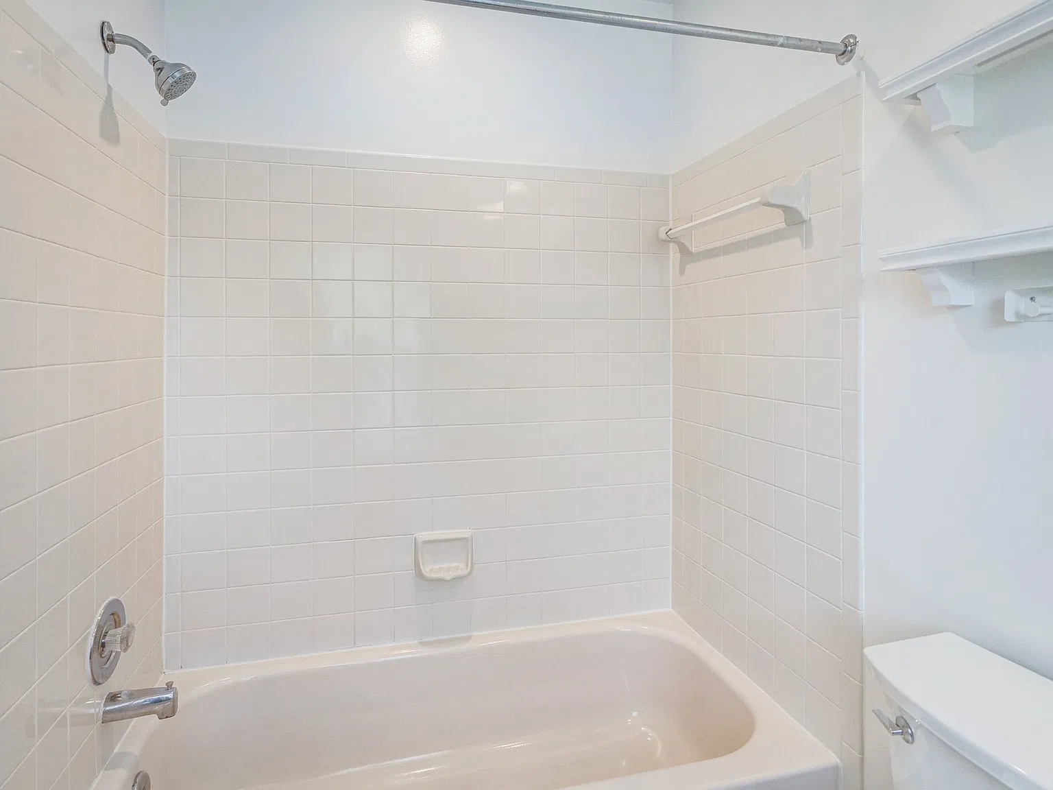 4 bed, 3.5 bath, 2020 sqft, $2,850 — Photo 1