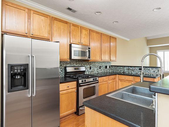 4th image of 6560 Reserve Dr