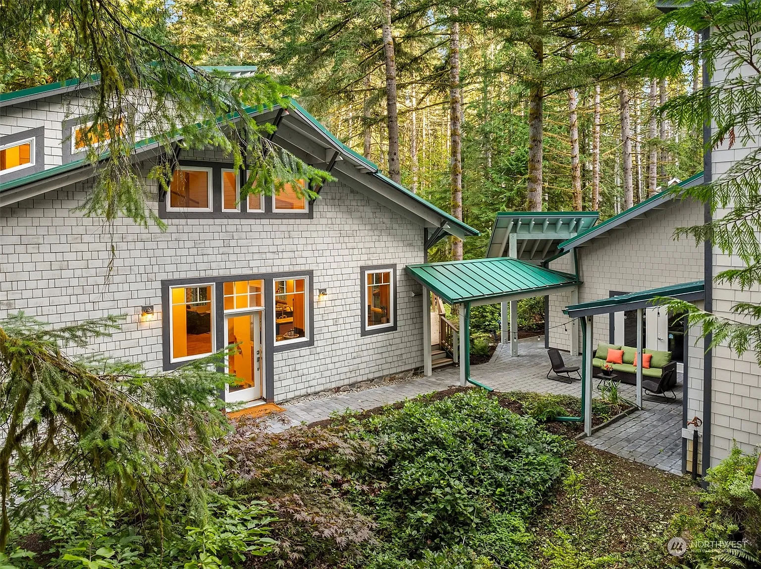 6950 Fletcher Bay Road NE photo 1