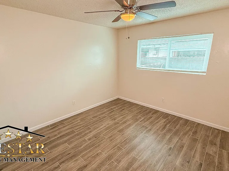 609 Grace St — Photo 15