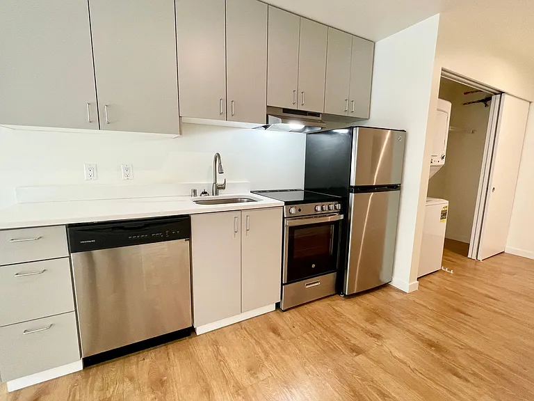 Bayview West Apartments — Photo 6