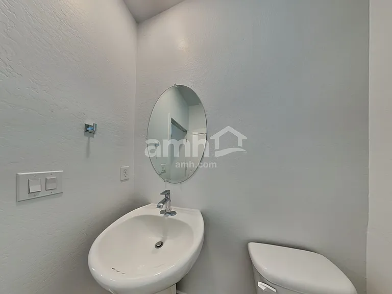 12611 W Flynn Ln — Photo 8