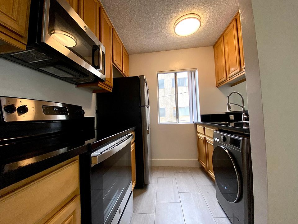 1st image of 1543 N Bronson Ave #216