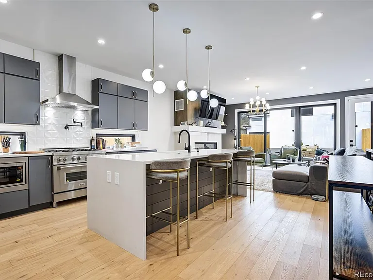 2526 S Lincoln St — Photo 11