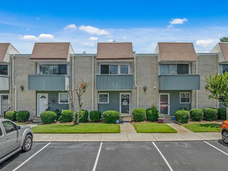 4701 N Kings Hwy #6 — Photo 2