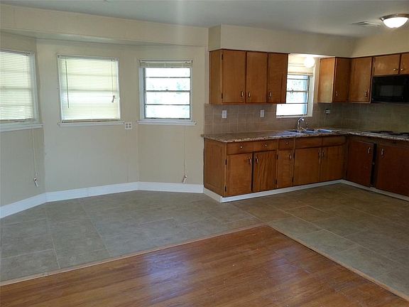 4th image of 2931 Barksdale Dr