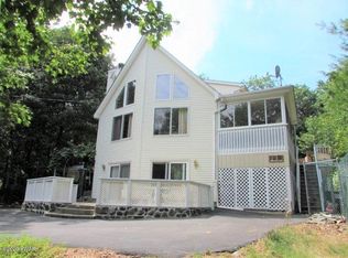 133 Westwood Dr, Dingmans Ferry, PA 18328