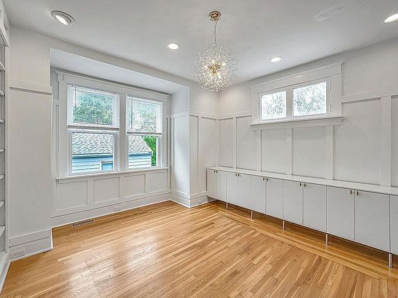 5th image of 3054 Taylor Ave