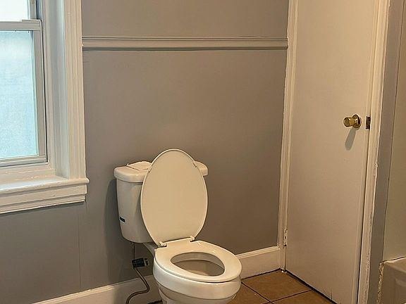 3rd image of 1419 Unity St #2