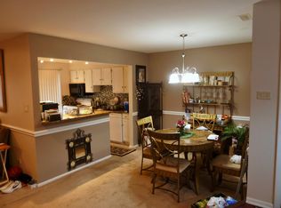 330 N Lake St #D, Aurora, IL 60506