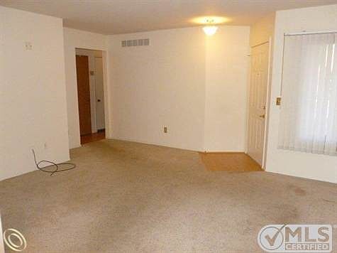 Living Room 1.jpg