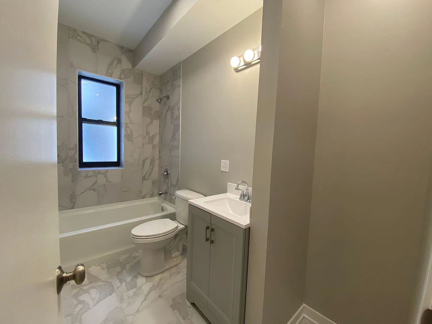 2 bed, $2,100 — Photo 4