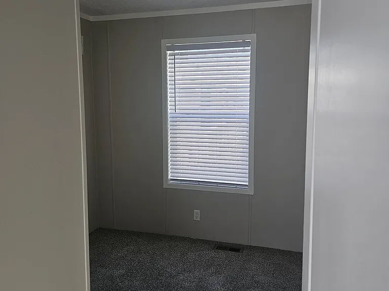 682 Walnut St — Photo 7