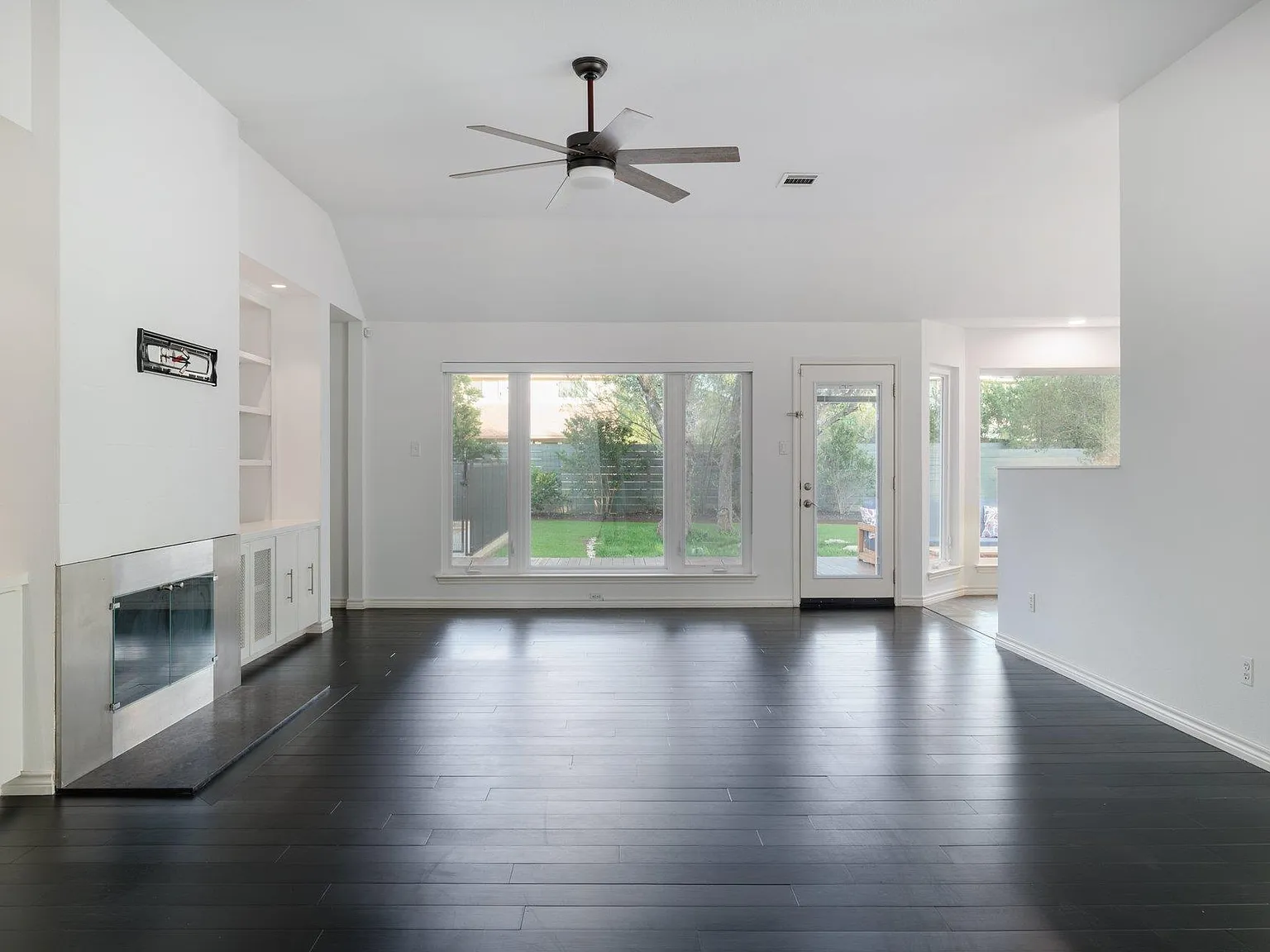 3 bed, 2.0 bath, 1708 sqft, $4,000 — Photo 4
