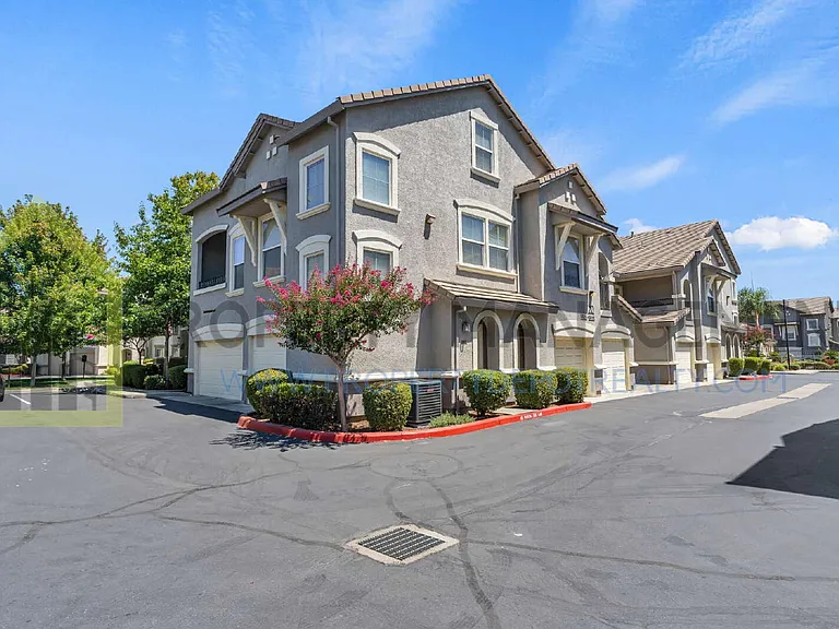 5501 Mezereon Ln — Photo 2