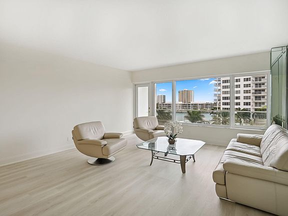 4th image of 701 E Camino Real #6c