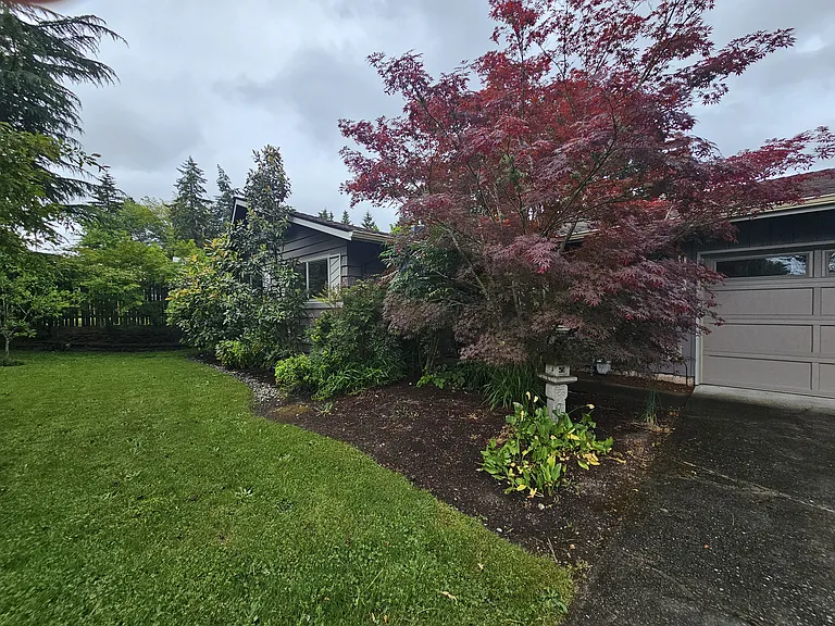 690 SW 130th Ave — Photo 37