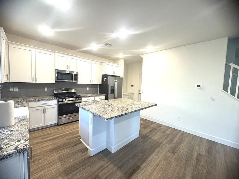 2121 Evening Star Cir — Photo 3