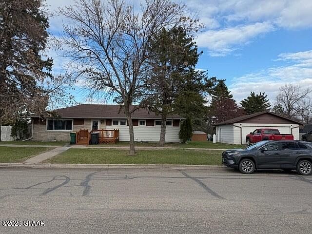 1st image of 206 3rd St SE