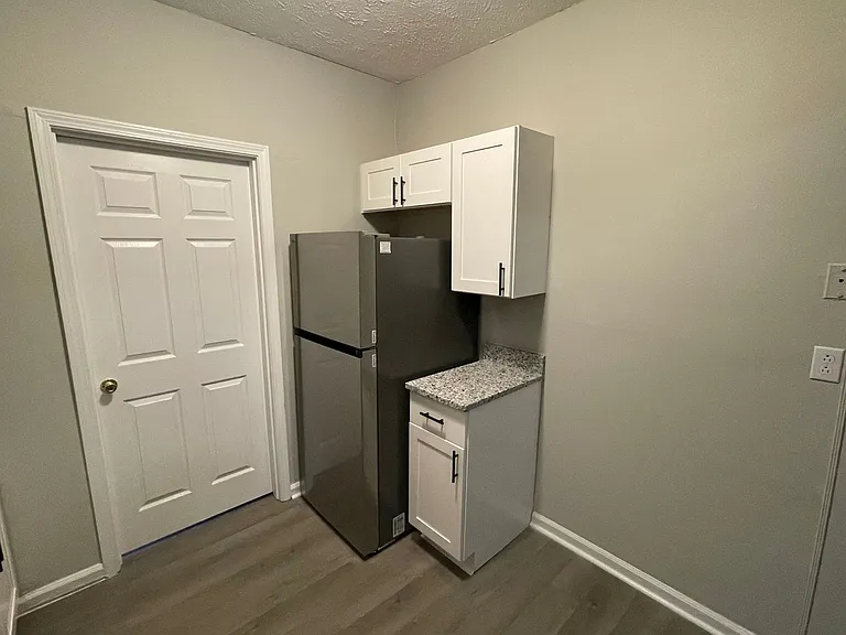 208 Lakeshore Dr — Photo 6