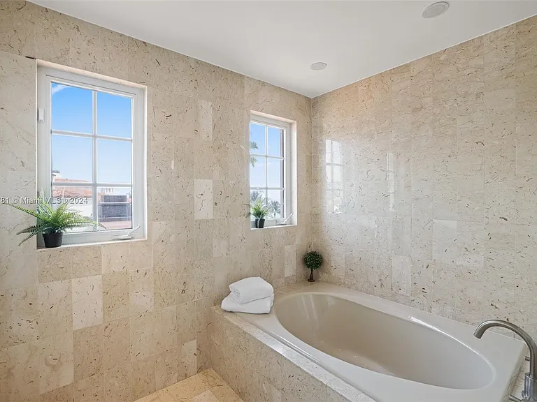 2442 Fisher Island Dr #5402 — Photo 24