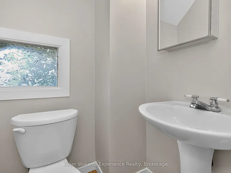 647 Ottawa St — Photo 29