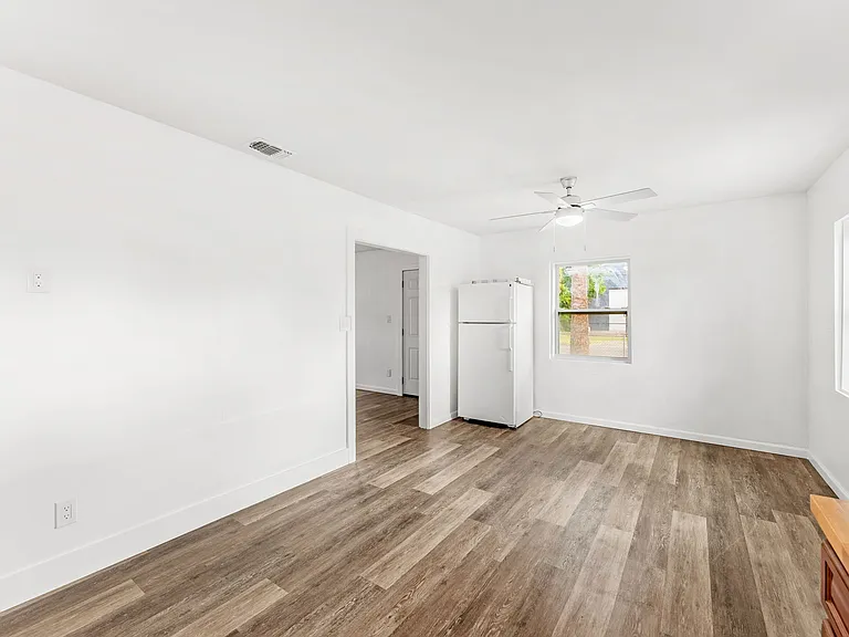 405 Dummitt Ave — Photo 6