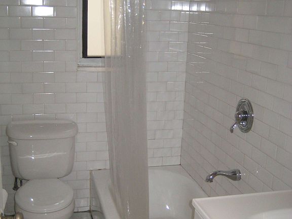 3rd image of 29-33 W 65th St #4C