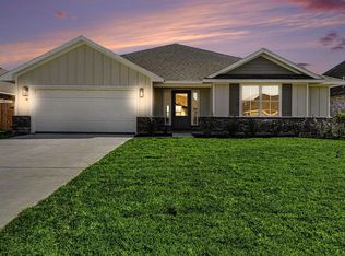 16 Keystone Ct, Angleton, TX 77515