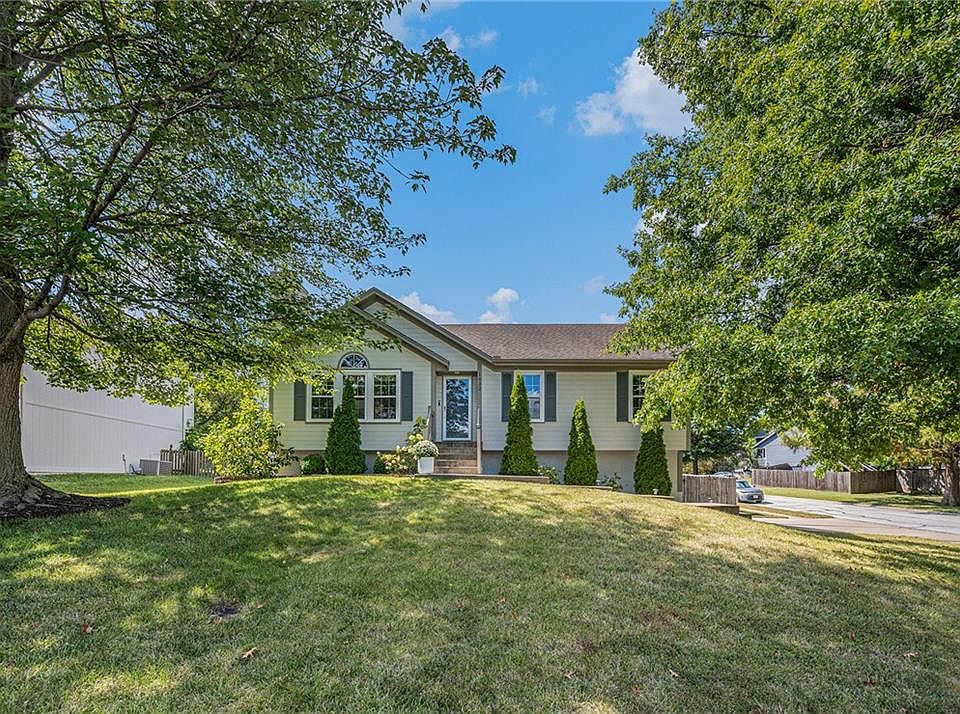 1st image of 1632 NE Stonewood Dr