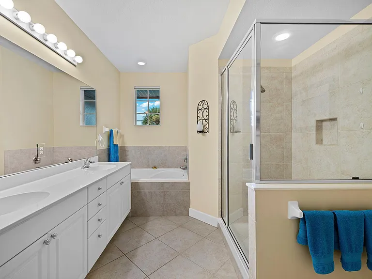 6840 Ascot Dr #201 — Photo 24