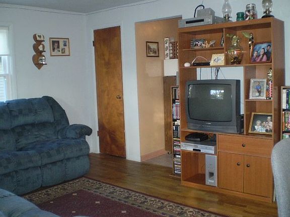 3rd image of 330 Hodson Ave