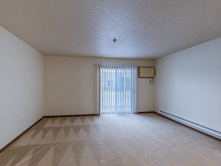 Fargo, ND Lake Crest Apartments | Living