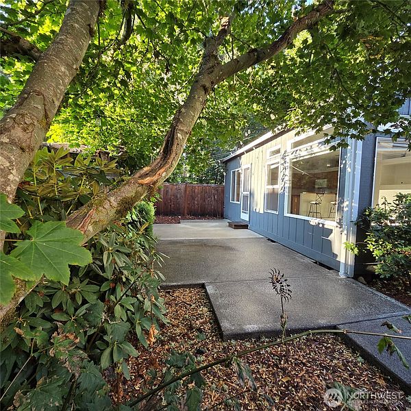 3rd image of 6039 Bryanston Lane SE