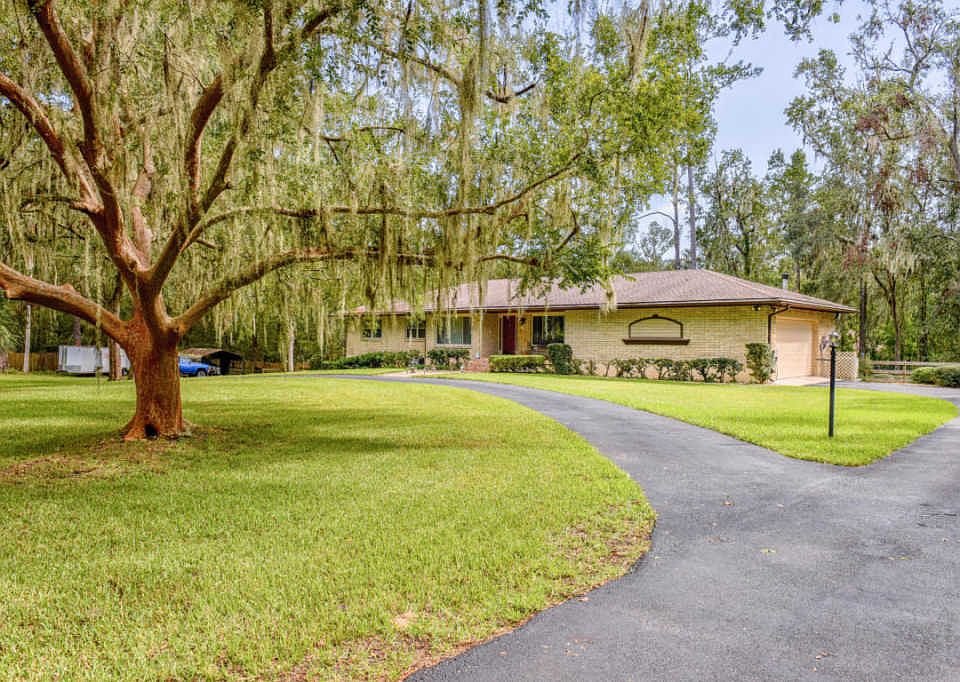 2nd image of 400 SW 43rd Pl