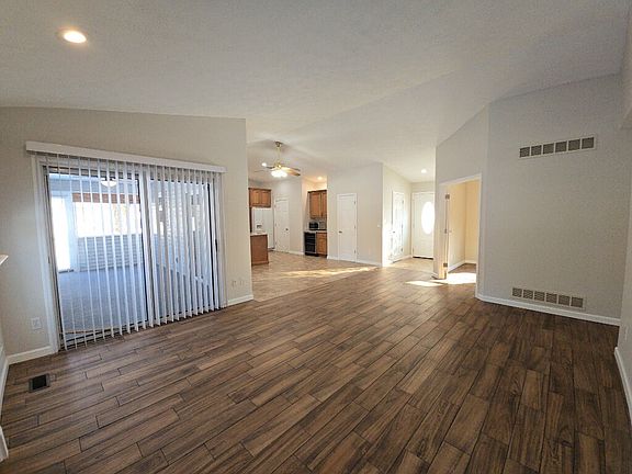 4th image of 4 Edam Ct