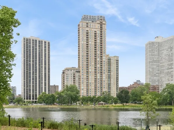 2550 N Lakeview Ave #704, Chicago, IL 60614