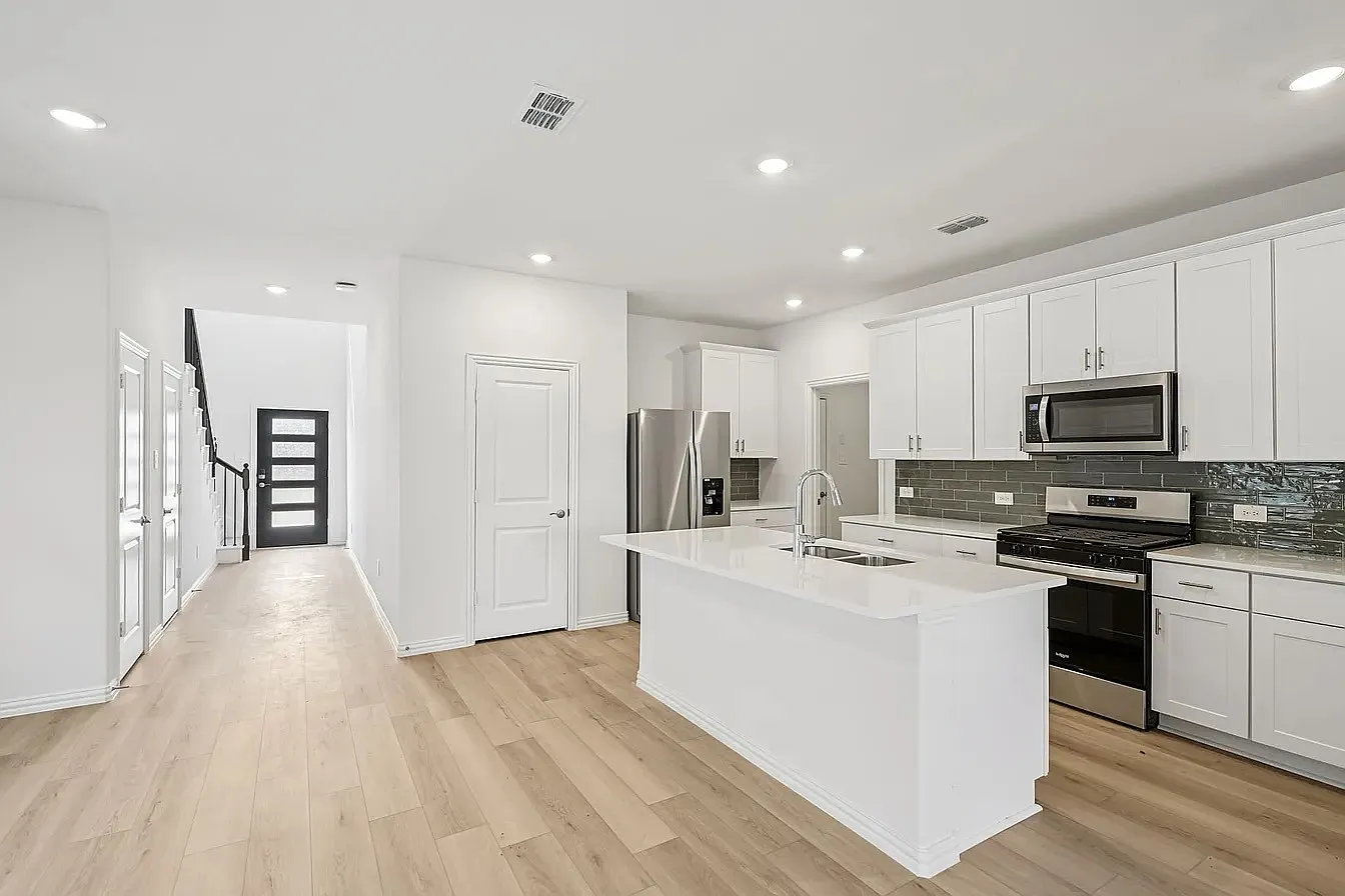 522 Blanton St — Photo 3