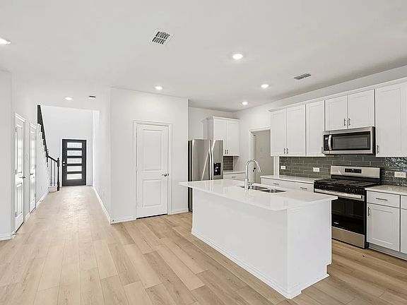 3rd image of 522 Blanton St