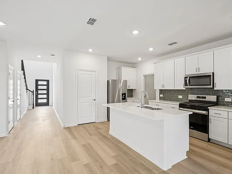 522 Blanton St — Photo 3