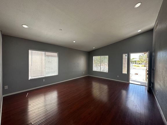 3rd image of 4428 Sparkle Crest Ave