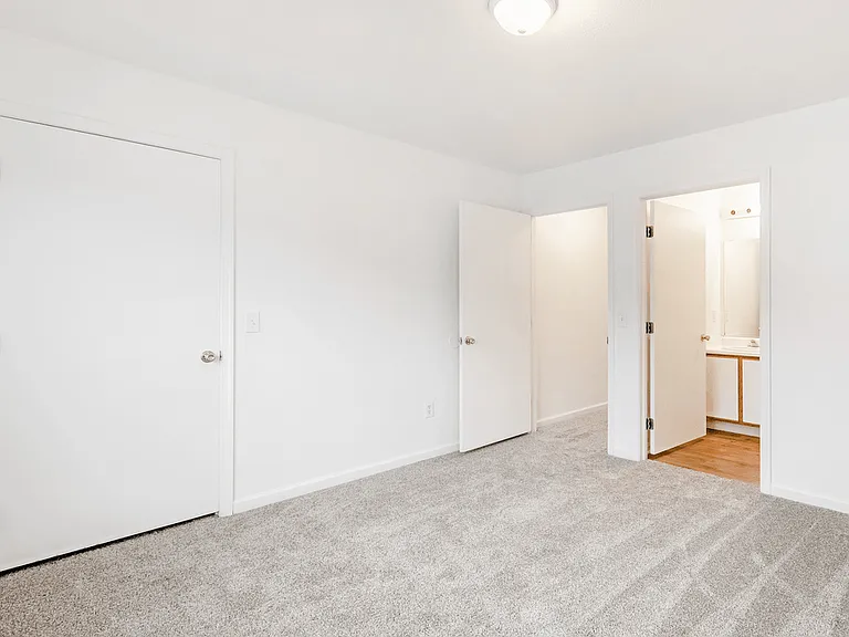 Cascade Apartments — Photo 18