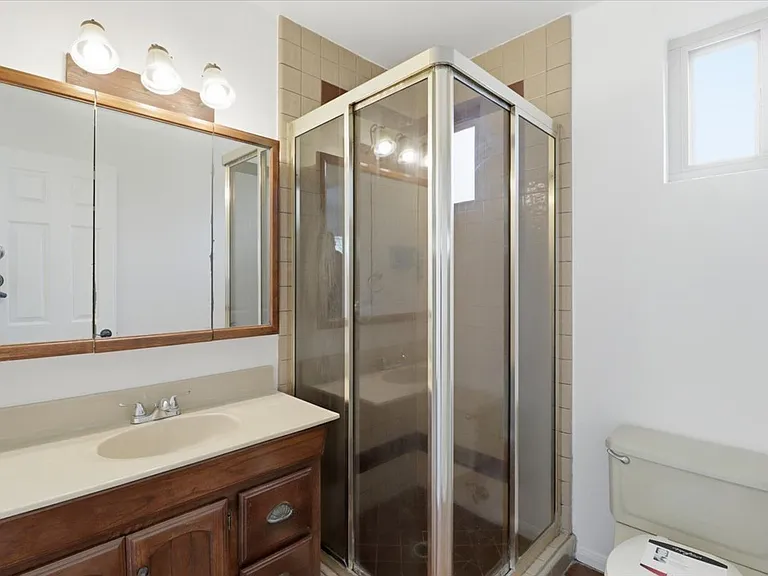 577 Houston Dr — Photo 15
