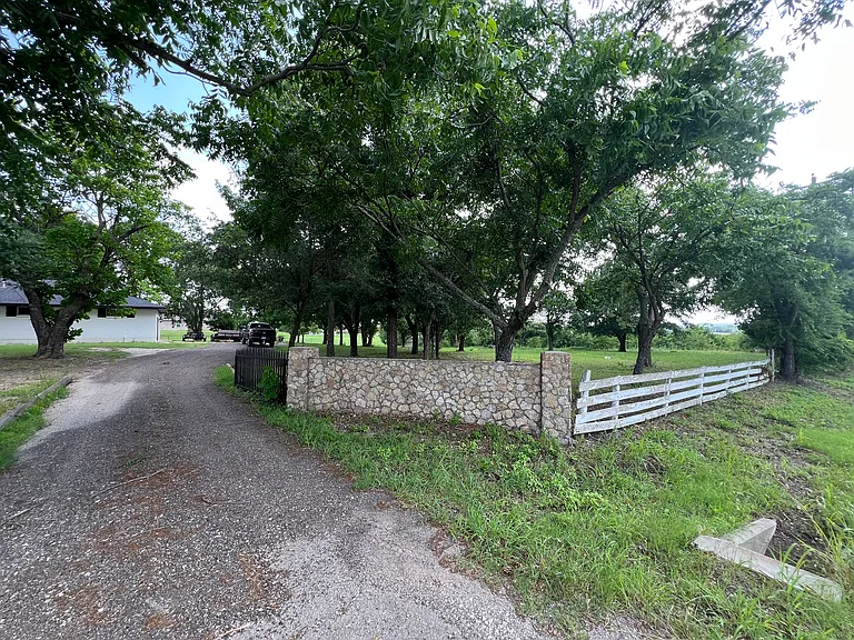 14784 FM 121 — Photo 44