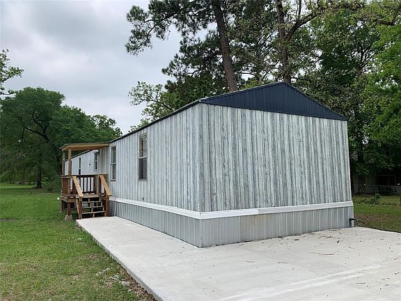 2nd image of 7 W Walnut Lake Dr